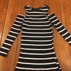 Buffalo jeans black white cold shoulder top medium